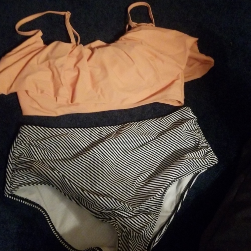 Brand new! 2 piece cupshe bathing suit